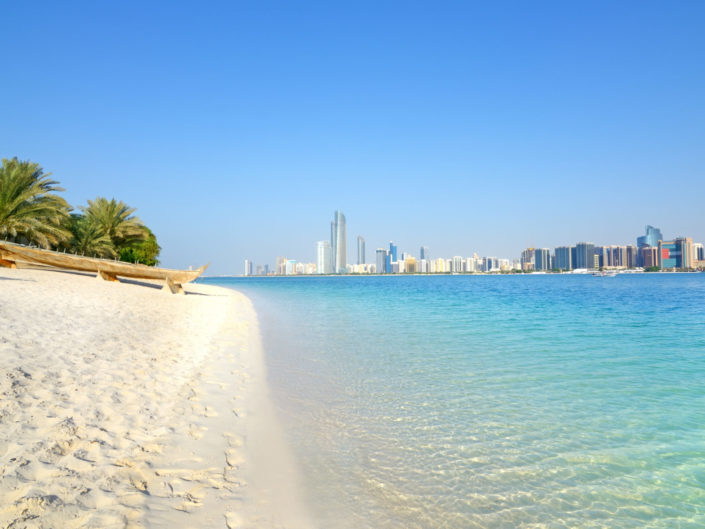 Abu Dhabi – Strand, Wüste und Oasen